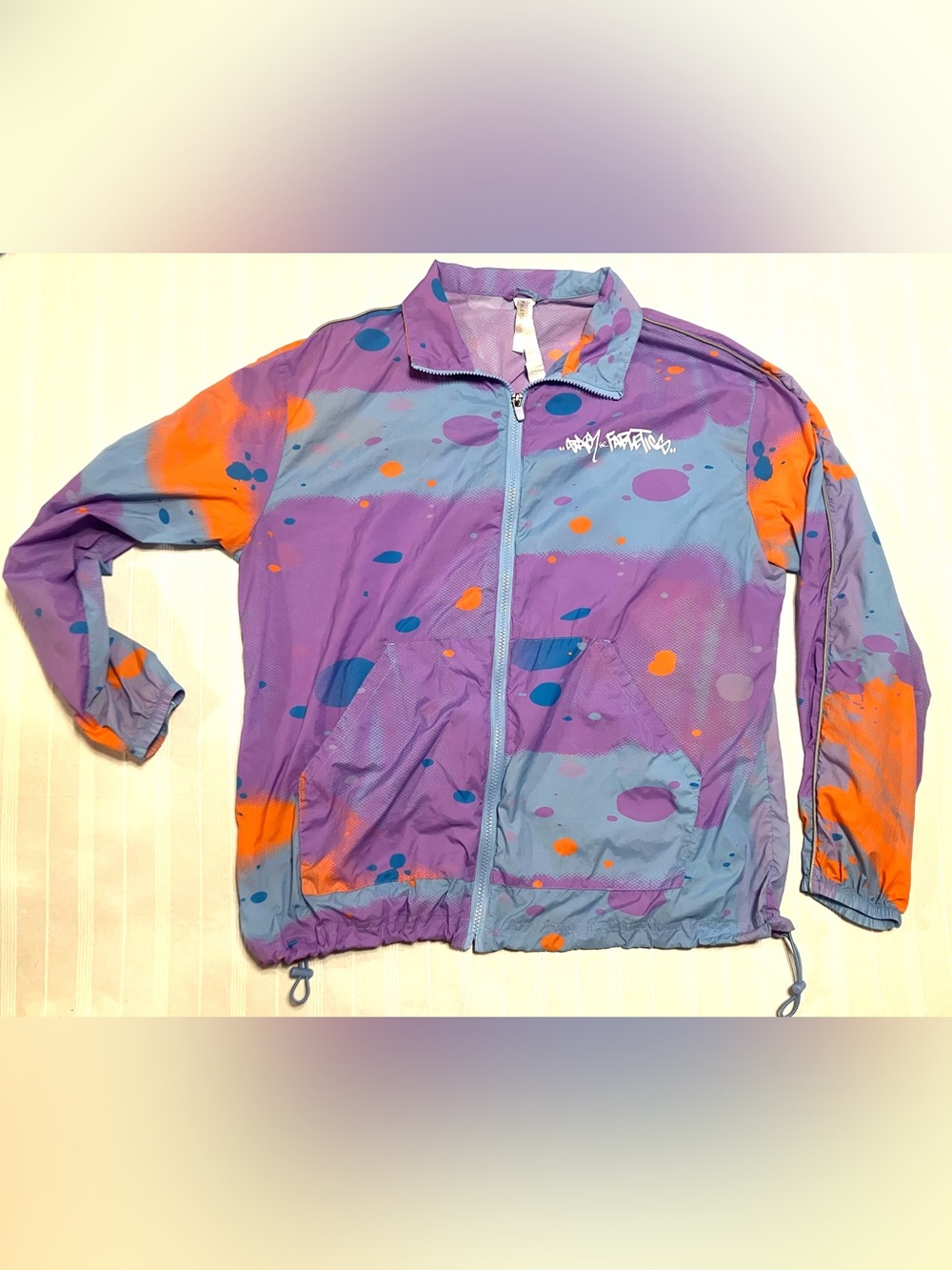 Fabletics Oversized Flyweight Windbreaker Jacket Purple Orange Splash - Medium - Picture 1 of 6